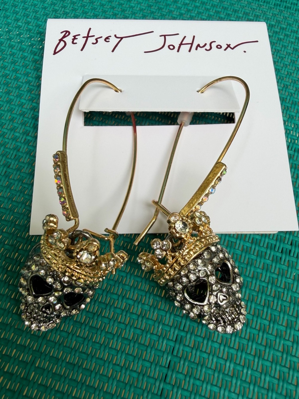 NWT Betsey Johnson Two-Tone Pavé Skull Long Drop Earrings - Picture 2 of 5
